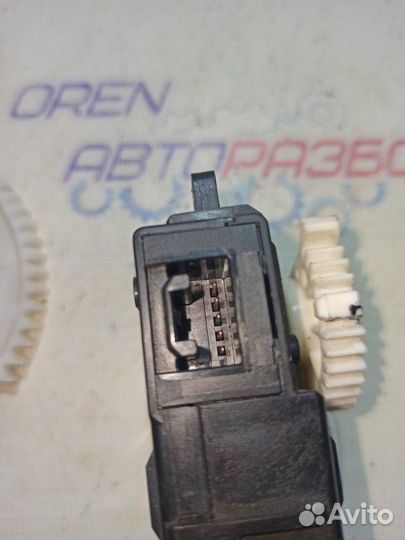 Сервопривод заслонок печки Toyota Highlander 2