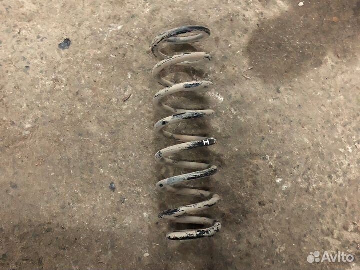 Renault fluence пружина задняя