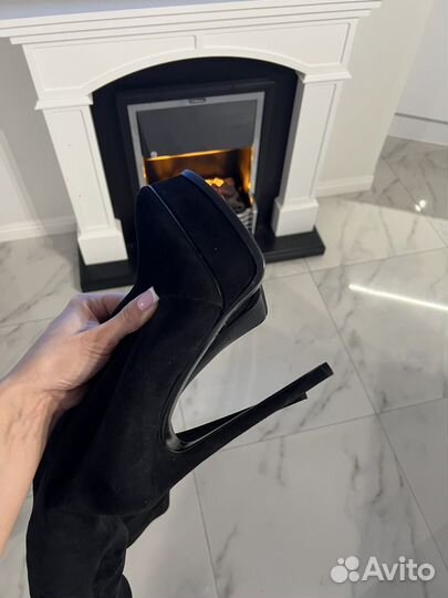 Чёрный ботфорты