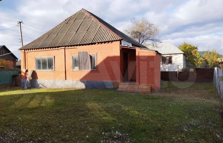 Дом 1000 м² на участке 11 сот.