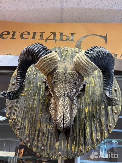 Резной череп барана