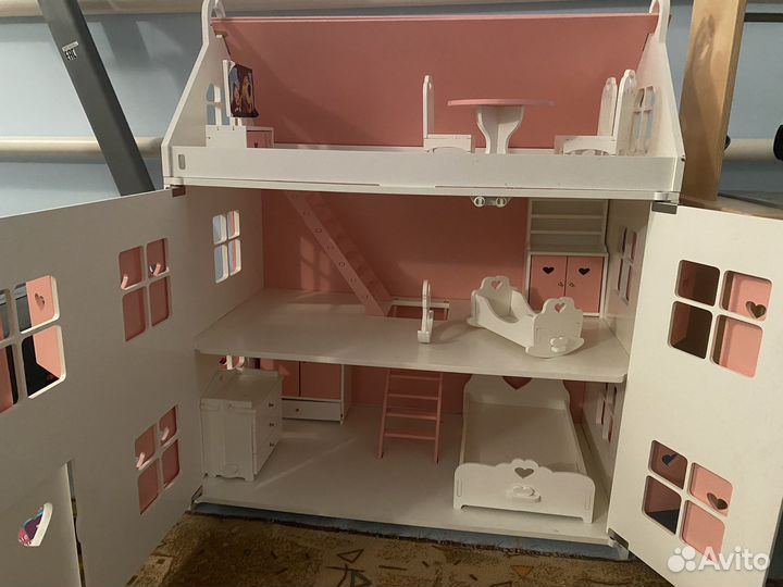 Кукольный домик с мебелью