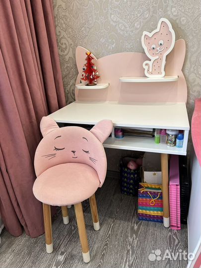 Письменный стол и стул