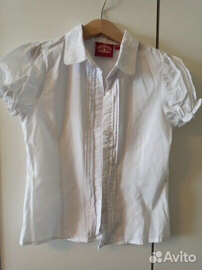 Продаю 2 блузки школьные для девочки