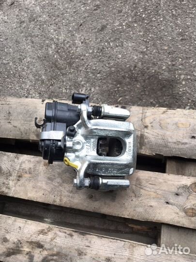 Суппорт тормозной Бмв