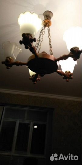 Люстра и светильник