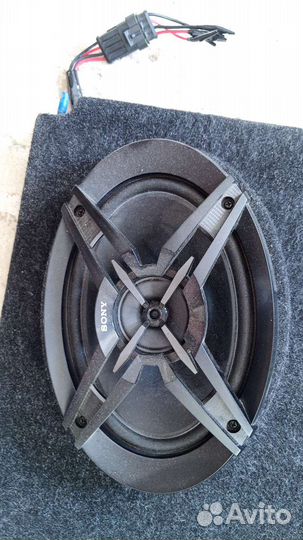 Акустическая полка в сборе с колонками на Ниву