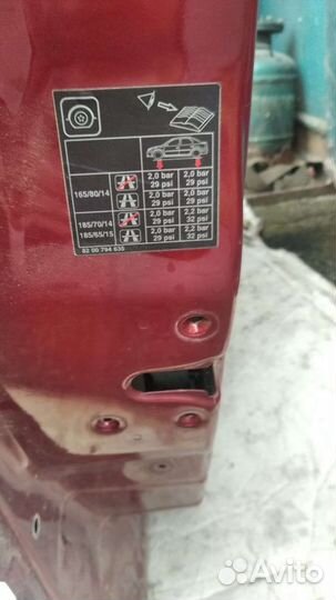 Передние, задние двери, панель приборов Логан 2011