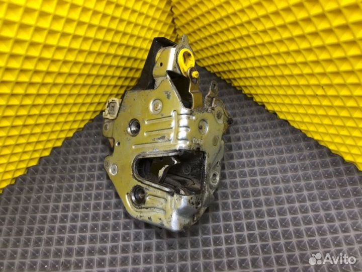 Замок двери передний левый Mercedes-Benz E-Class