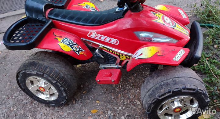 Детский квадроцикл на аккумуляторе
