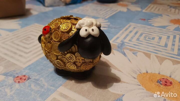 Копилка и статуэтки (4 шт.)