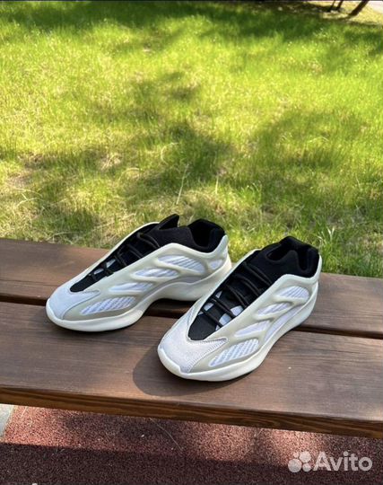 Adidas yeezy boost 700