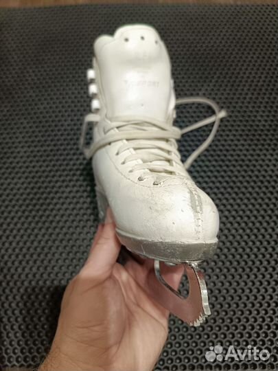 Коньки фигурные risport