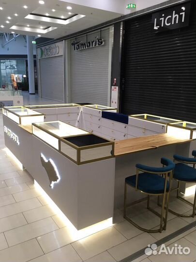 Торговое оборудование, витрины, ресепшн