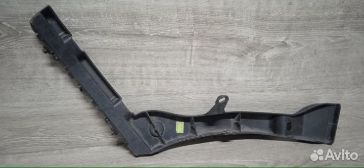 Кронштеин бампера задний правый Peugeot 3008