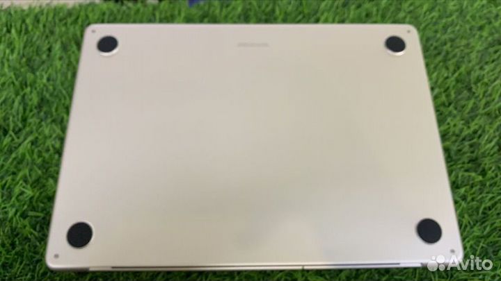 MacBook Air (M2, 2022)