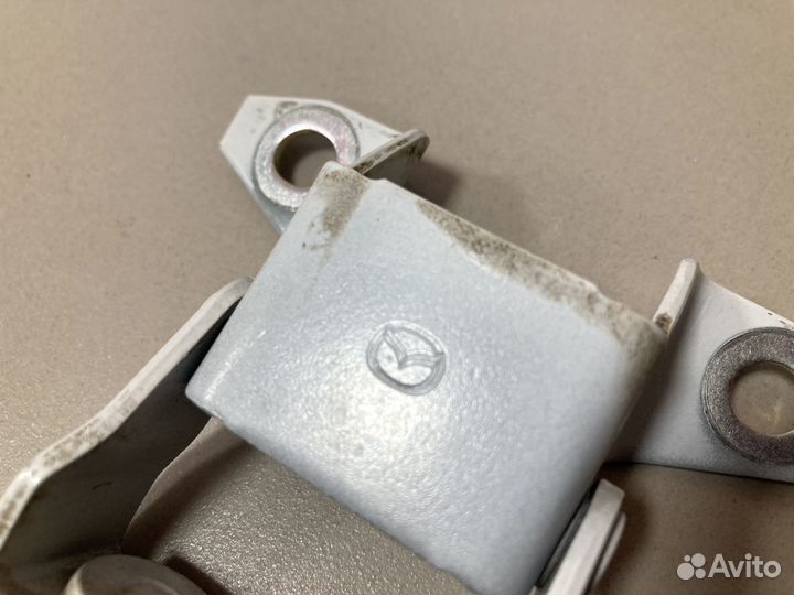 Петля двери багажника Mazda CX-5 2012-2017