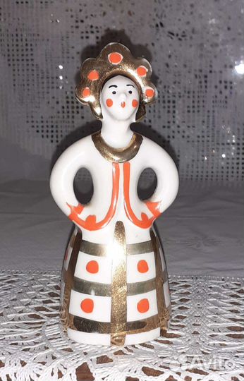 Статуэтка фарфор