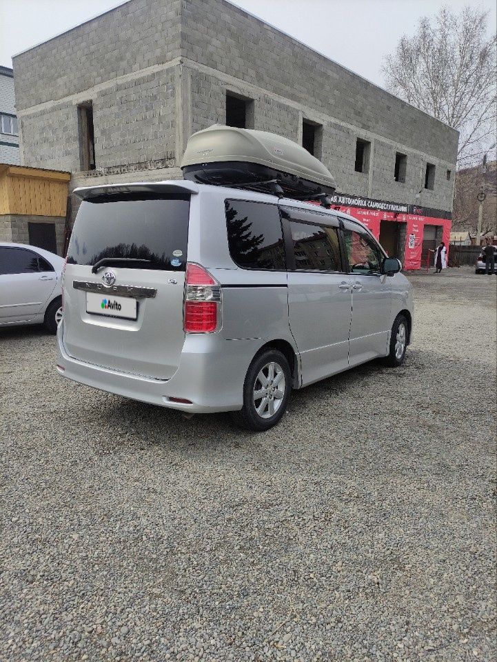 Toyota Noah: фото владельца