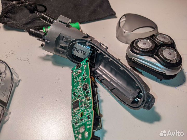 Электробритва Philips PT860