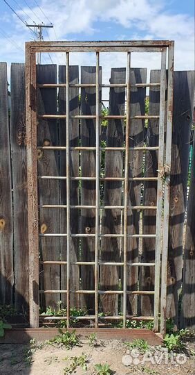 Дверь решётка