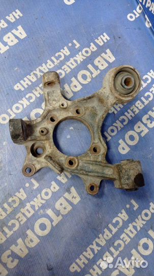 Задний левый поворотный кулак Mitsubishi Pajero 3