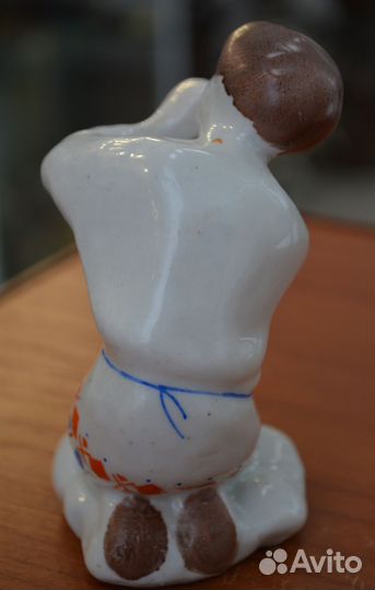 Фарфоровая статуэтка- пастушок