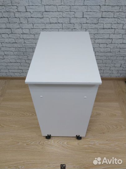 Стол маникюрный складной