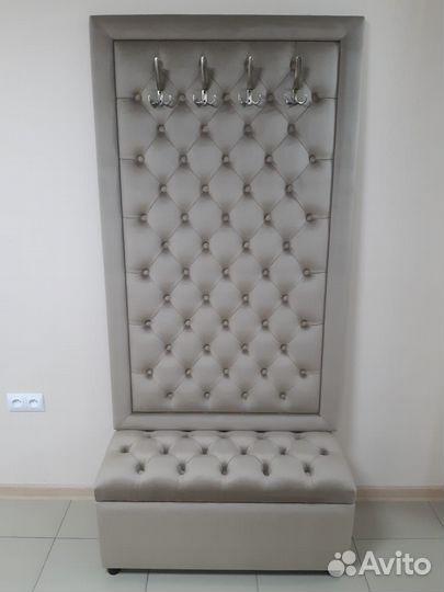 Вешалка и банкетка