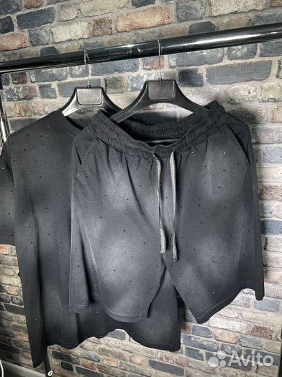 Костюм с шортами