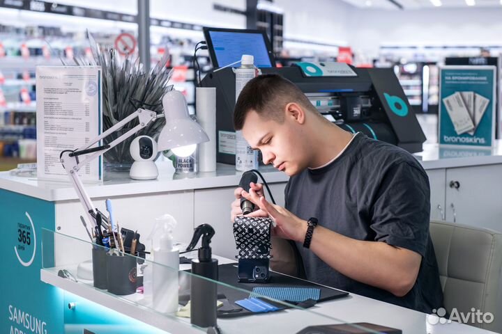 Мастер по ремонту смартфонов