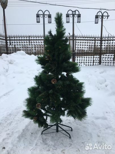 Ёлка 1,30 с шишками и подставкой