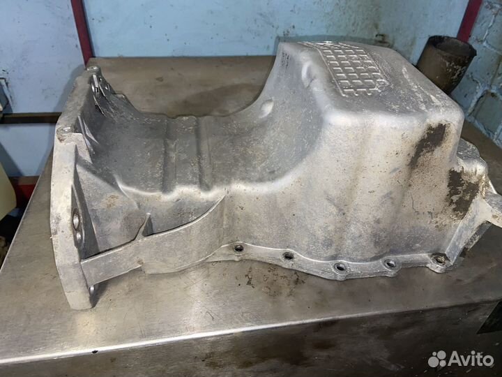 Поддон двигателя Renault Logan