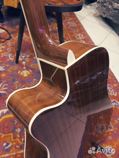 Акустическая гитара формы дредноут Homage