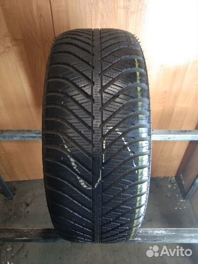 Goodyear Vector 4Seasons 225/50 R17