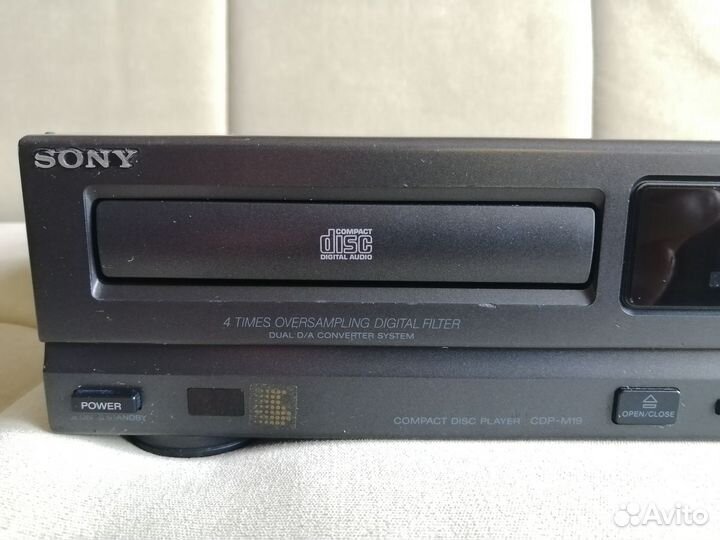 CD проигрыватель Sony CDP-M19