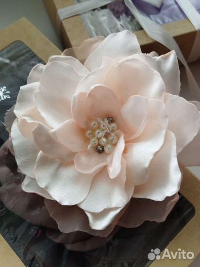 Украшения для волос, броши