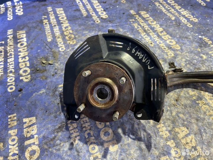 Передний левый поворотный кулак Mitsubishi Galant