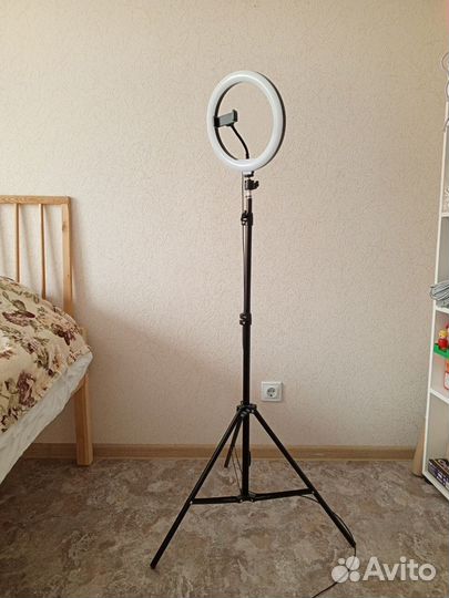 Кольцевая лампа со штативом