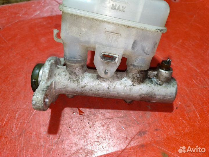 Цилиндр тормозной главный Mitsubishi Lancer 9