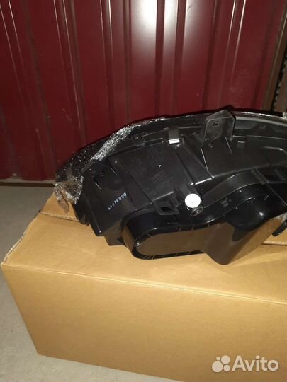 Фара передняя на мерседес 639