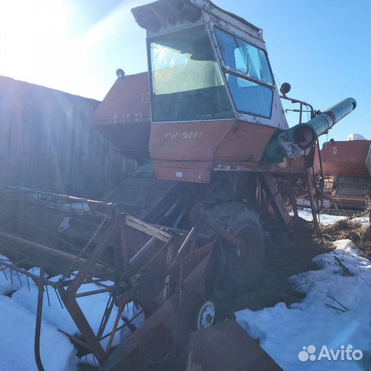 Сельхозтехника комбайн