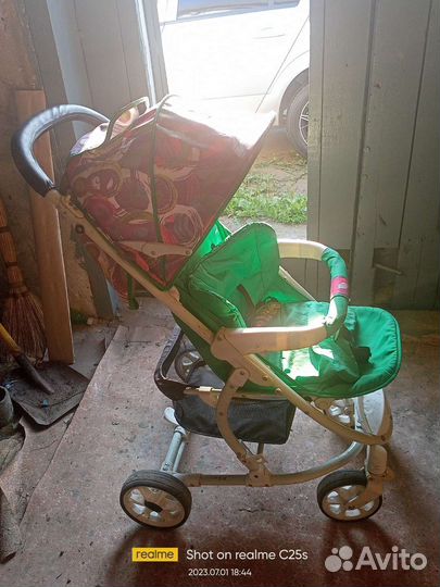Прогулочная коляска