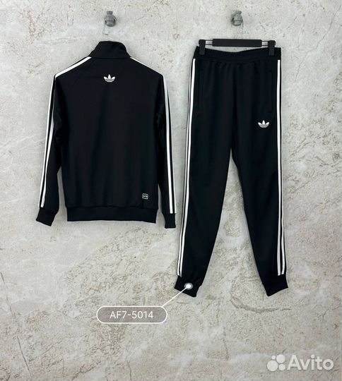 Спортивный костюм adidas