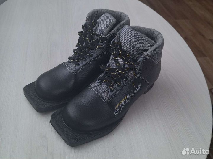 Лыжные ботинки