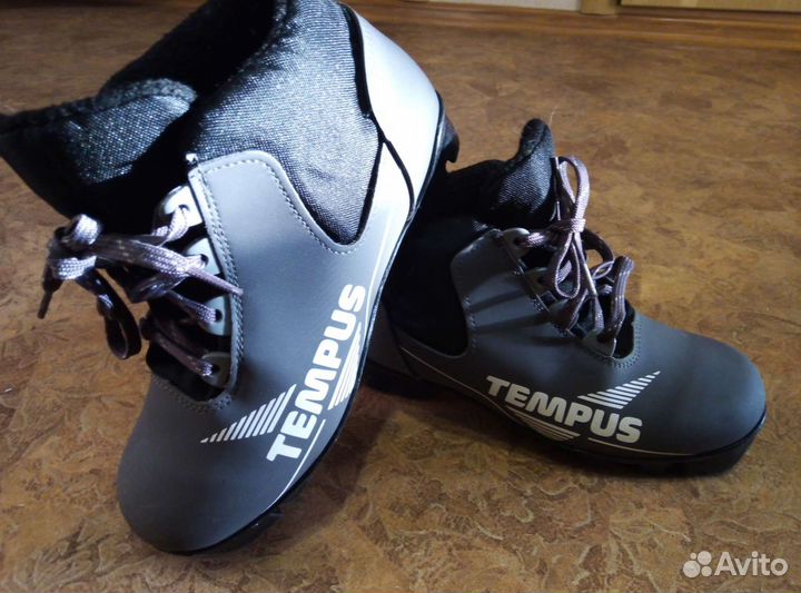 Лыжные ботинки р. 36