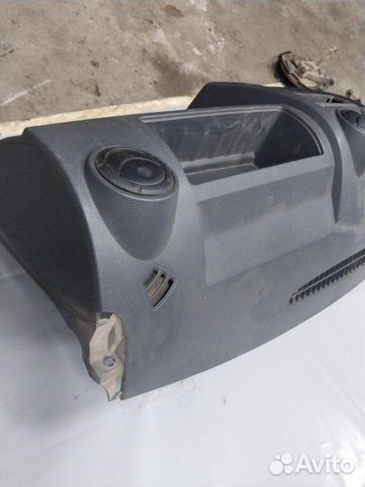 Панель торпедо Renault Logan седан 