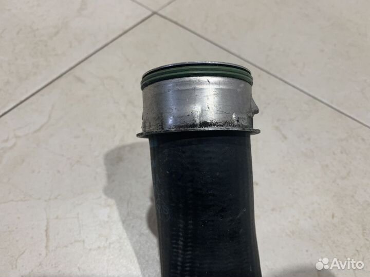 Патрубок интеркулера VW Touareg GP / Audi Q7 4L