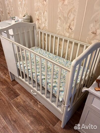 Кроватка с маятником