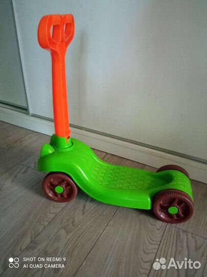 Самокат пластмассовый